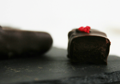 Bombones de chocolate con frambuesas