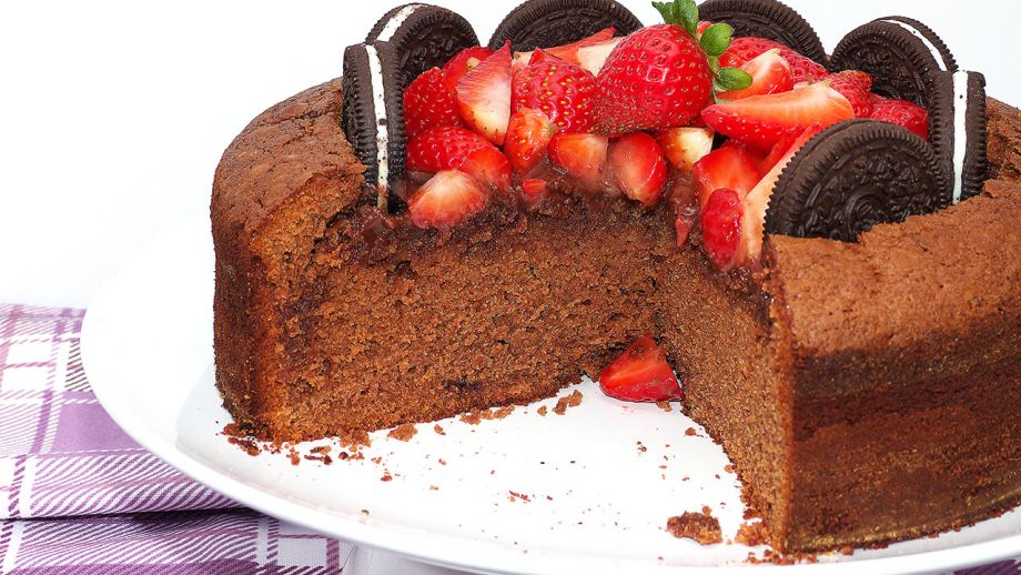 Bizcocho fresas y chocolate