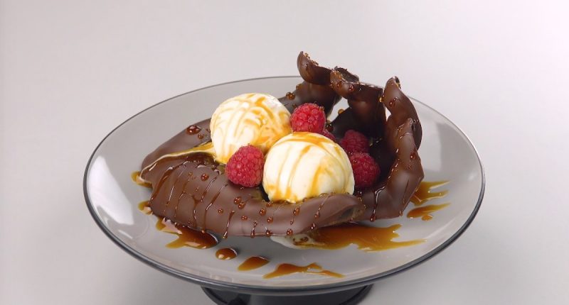 Decoración chocolate mano