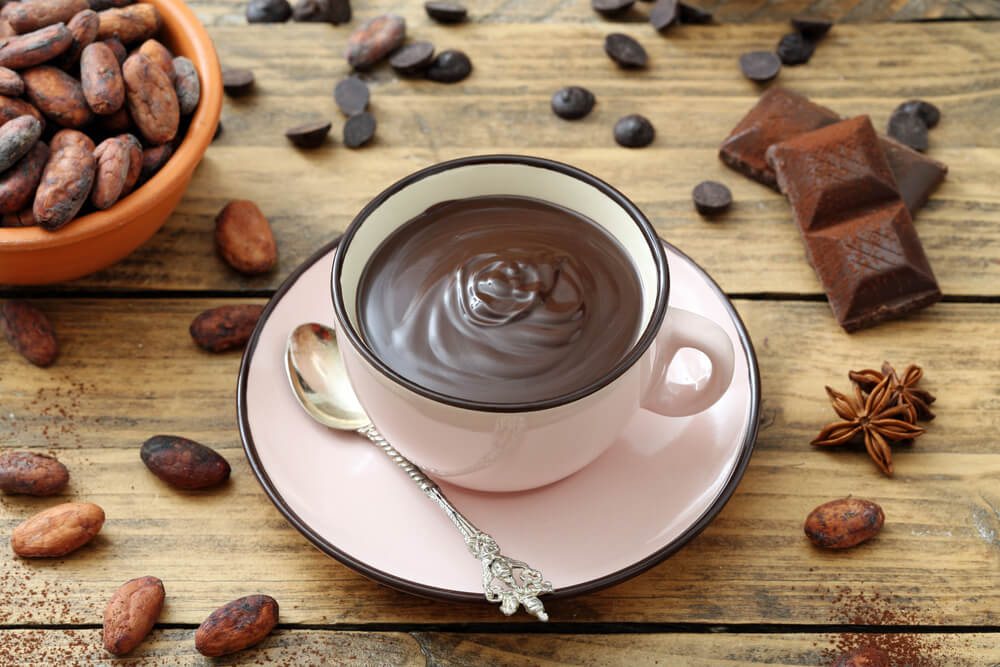 Chocolate a la taza espeso con cacao