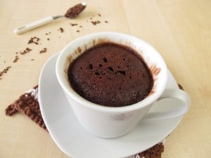 Mug cake de chocolate saludable y sin huevo