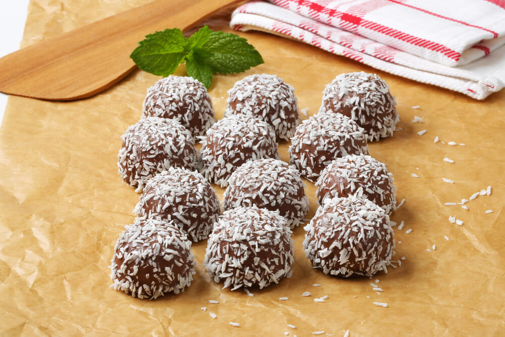 bombones de coco y chocolate