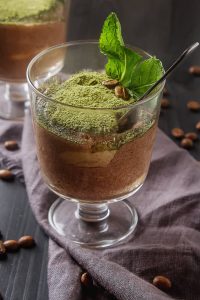 Té de chocolate y menta frío