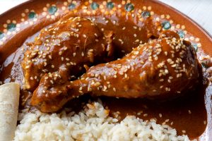 Pollo mole poblano: receta tradicional mexicana con todo el sabor del cacao