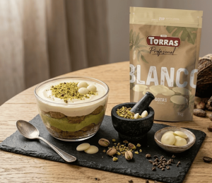Tiramisú de pistacho y chocolate blanco